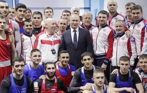 Президент РФ Владимир Путин встретился со сборной командой России по боксу