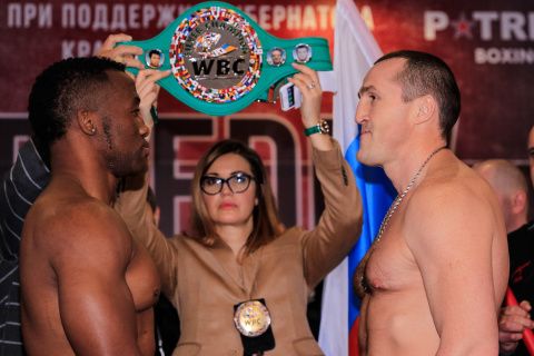 Боксер Денис Лебедев оказался на 0,1 кг легче Табисо Мчуну 