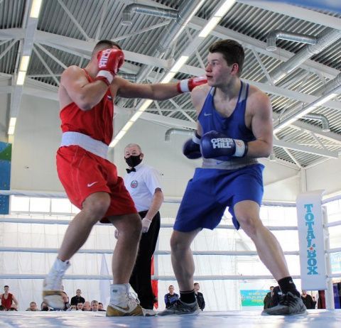 В Пскове завершились соревнования по боксу, посвящённые памяти 6-й роты