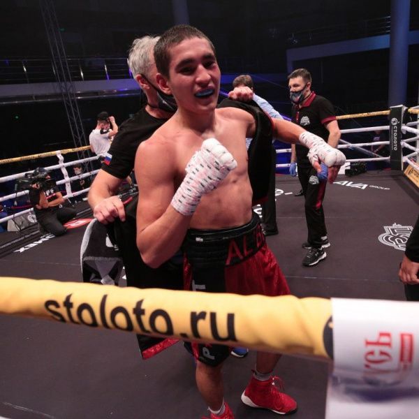 Альберт Батыргазиев победил Эржана Тургумбекова на турнире «Столото. Вечер бокса WBC» в Казани