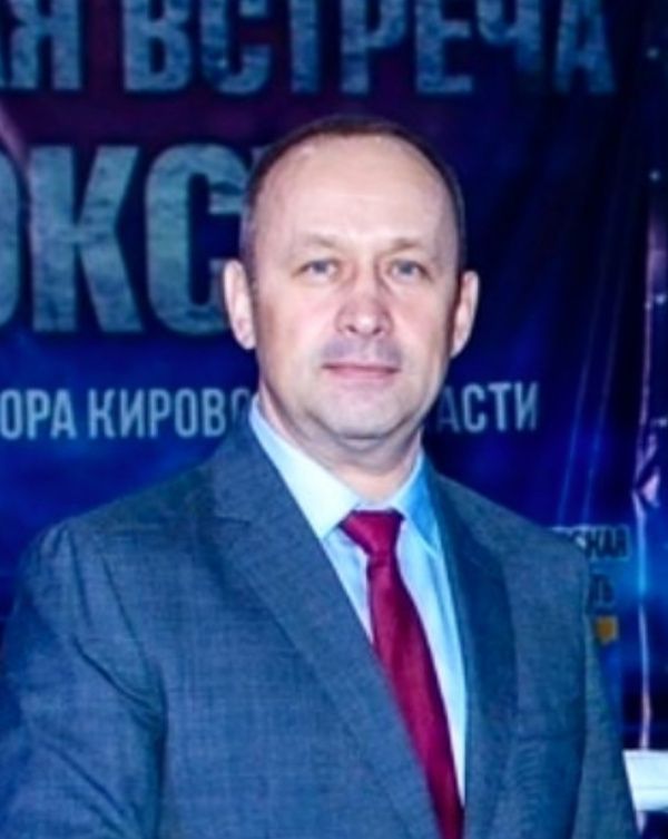Поздравляем с днем рождения руководителя Федерации бокса Кировской области Грухина А. В.