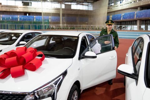 Триумфаторы 58-го чемпионата мира по боксу в Москве  получили автомобили 