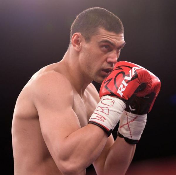 Евгений Тищенко одержал восьмую победу на профессиональном ринге