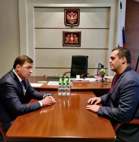 Умар Кремлёв и Евгений Куйвашев обсудили запуск образовательного проекта "Бокс в школу" в Свердловской области 