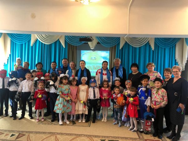 Представители совета чемпионов Федерации бокса России посетили детский дом в Республике Бурятия 