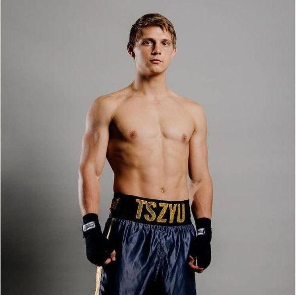 Никита Цзю успешно дебютировал на профессиональном ринге