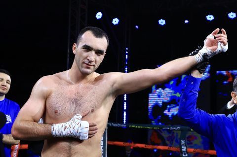 Муслим Гаджимагомедов успешно дебютировал на профессиональном ринге 