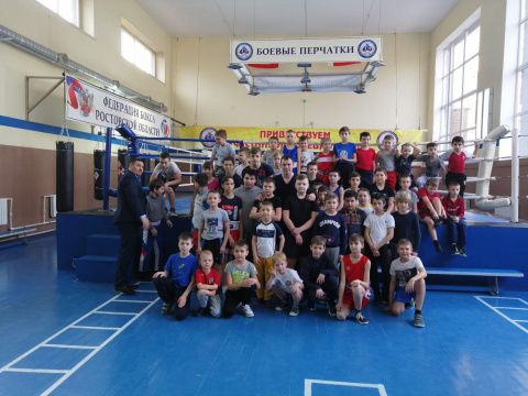 Мастер-класс  Егора Мехонцева и Дмитрия Павлюченкова для воспитанников боксерской школы в Ростове-на-Дону