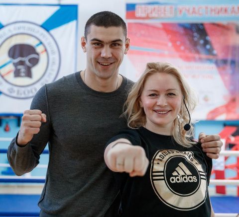 В оренбургском центре бокса мастер-класс провели Светлана Кулакова и Евгений Тищенко.