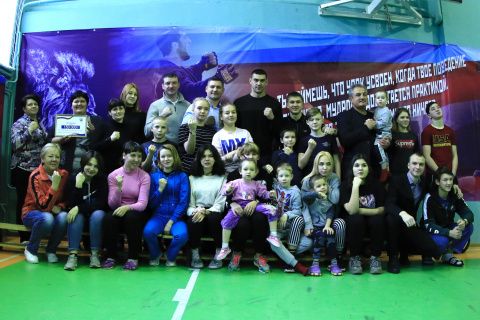 Представители Совета чемпионов Федерации бокса России посетили самарский детский дом 