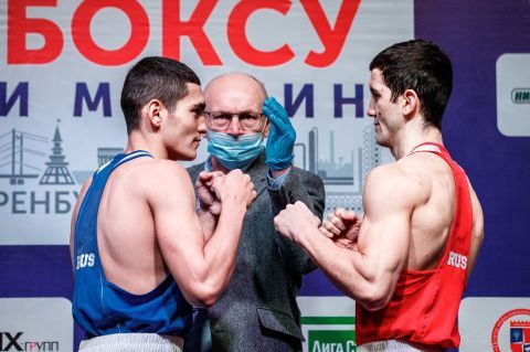 Процедура взвешивания финальных боев «Лига Ставок. Чемпионат России по боксу среди мужчин» прошла в новом формате