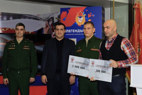 Федерация бокса России подарила победителям соревнований по боксу на Всемирных военных играх по миллиону рублей и автомобилю Toyota Camry 