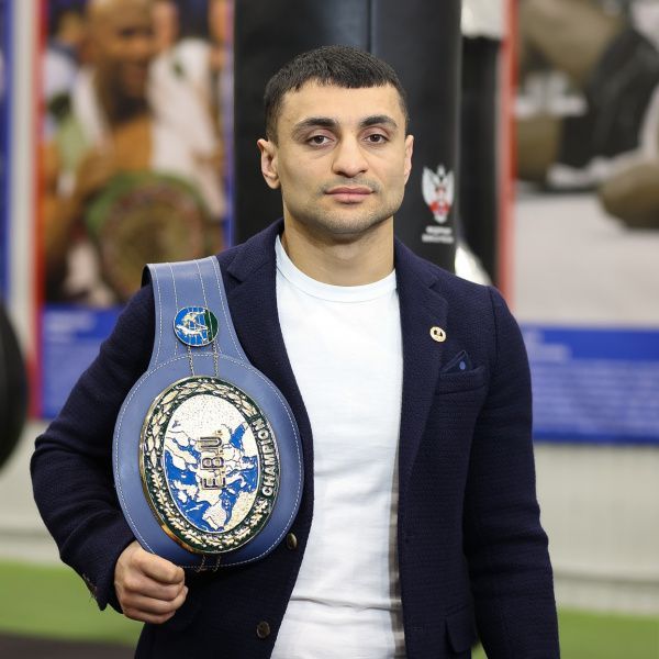 Давид Аванесян защитил пояс EBU