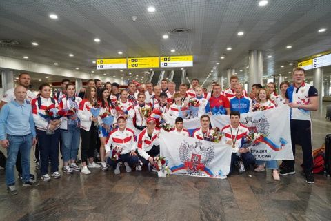 Сборную России встретили с первенства Европы по боксу среди юниоров 