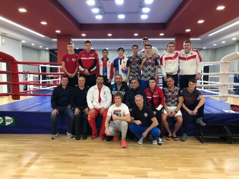 Сборная команда России по боксу среди юниоров вылетает на международный турнир в Чехию