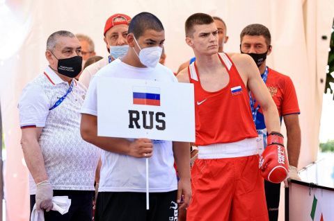 Российские боксеры с победы стартовали на первенстве Европы среди молодежи 19-22 лет