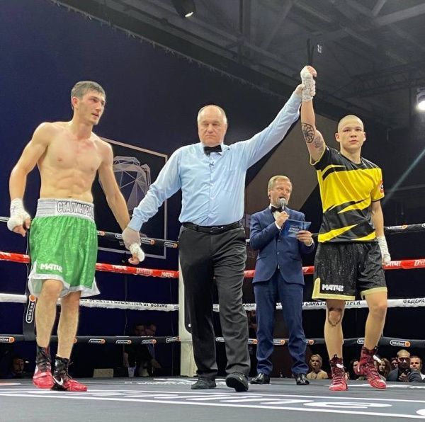 Команда "Кама" обыграла "Сталинград" в заключительном матче первого этапа "Матч ТВ Кубок Победы" в Санкт-Петербурге