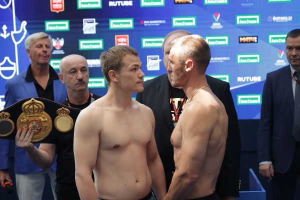 Итоги процедуры взвешивания участников боксерского шоу в Петербурге 