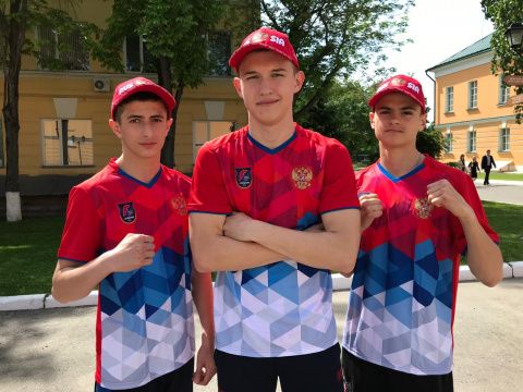 Сборная команда России по боксу среди юношей 15-16 лет получила экипировку