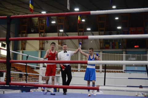 Девятнадцать российских спортсменов вышли в финал первенства Европы по боксу среди юношей и девушек 15-16 лет