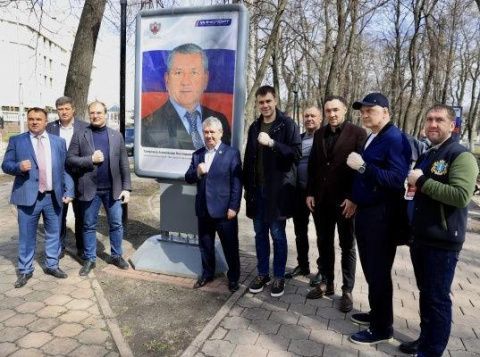 Генеральный секретарь Федерации бокса России Кирилл Щекутьев открыл аллею прославленных боксёров в Ульяновске