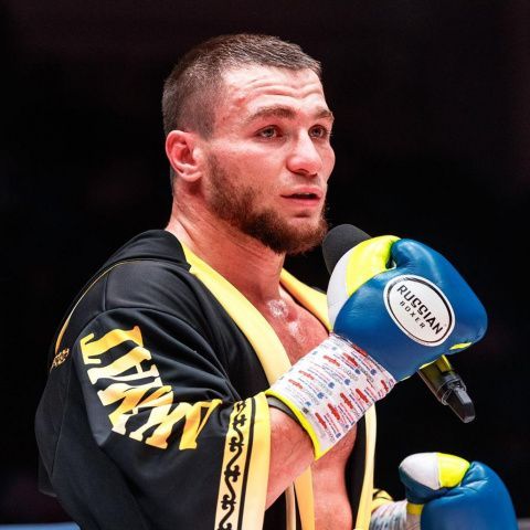 Имам Хатаев успешно дебютировал на профессиональном ринге