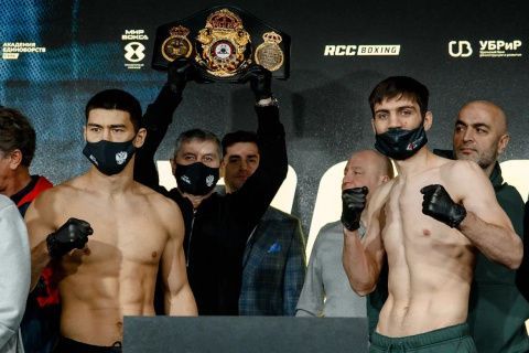 Дмитрий Бивол и Умар Саламов прошли процедуру взвешивания 