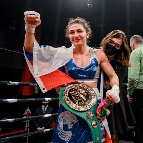 Татьяна Зражевская завоевала временный пояс WBC