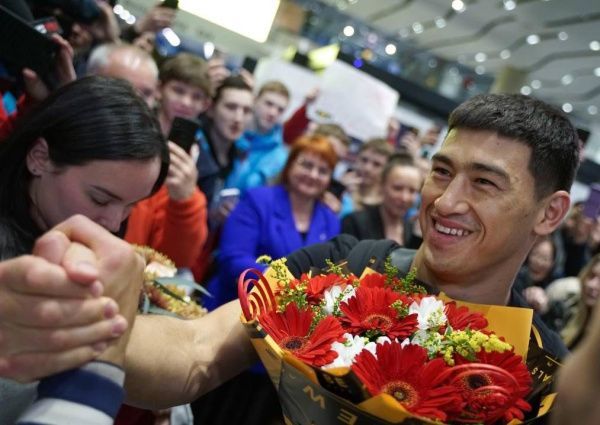 Дмитрий Бивол вернулся в Россию после победы над Саулем Альваресом 