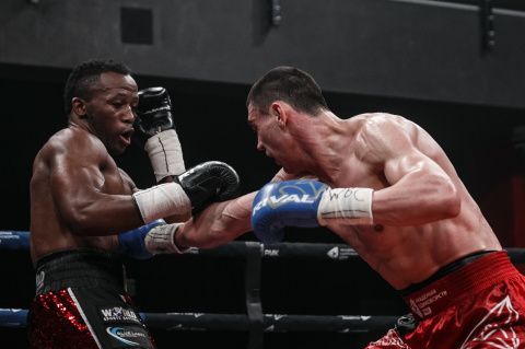 Евгений Тищенко проиграл Табисо Мчуну в бою за пояс WBC Silver