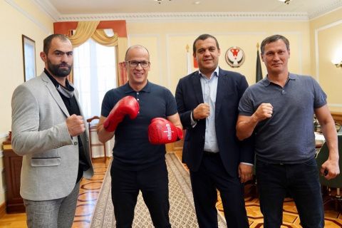 Умар Кремлёв провел рабочую встречу с Александром Бречаловым