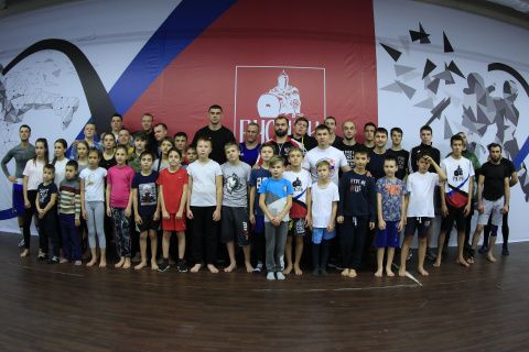 Представители Совета чемпионов Федерации бокса России провели мастер-классы в Самаре