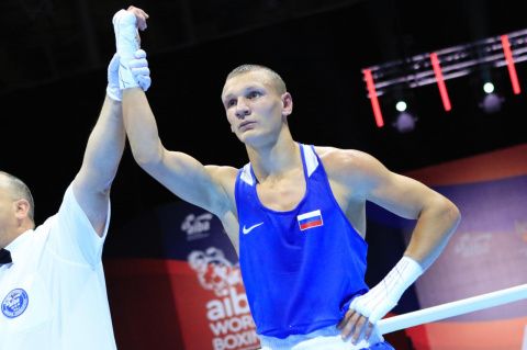 Илья Попов успешно провел свой первый бой на чемпионате мира в Екатеринбурге