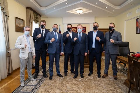 Генеральный секретарь Федерации бокса России Умар Кремлёв провел рабочую встречу с губернатором Алтайского края Виктором Томенко