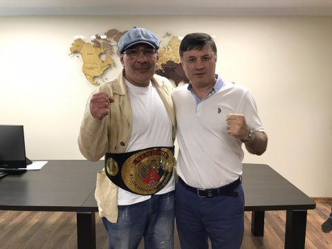 Сегодня состоялась торжественная церемония вручения пояса чемпиона России по боксу среди профессионалов Владимиру Эльбаеву