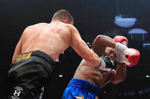 Илунга Макабу одержал победу решением судей над Алексеем Папиным и остался чемпионом WBC Silver