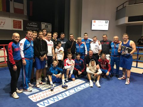 Сборная России среди юниоров заняла первое командное место на международном турнире по боксу в Праге