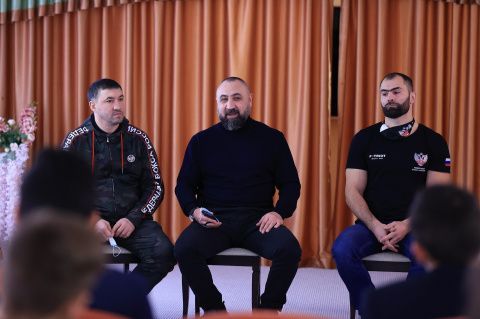 Александр Лебзяк, Гайдарбек Гайдарбеков и Рахим Чахкиев посетили Дом детства в Оренбурге