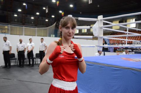 Тринадцать российских спортсменов вышли в полуфинал первенства Европы по боксу среди юношей и девушек 15-16 лет 