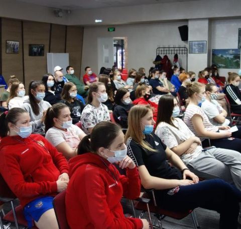 Сборная команда России среди юниорок прослушала лекцию по антидопингу 